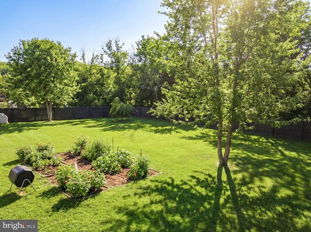 374 RUSTLING LEAF PL, Kearneysville, WV 25430