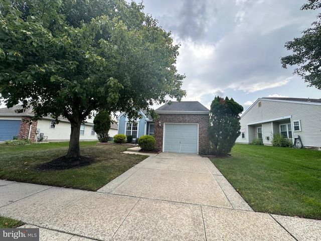 212 DOGWOOD DR, Mount Laurel, NJ 08054