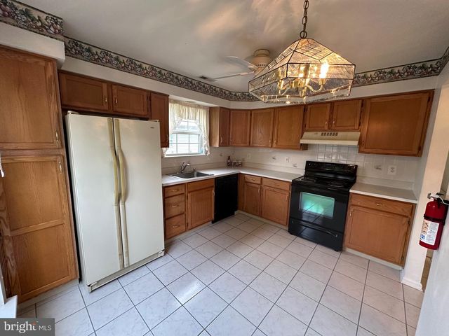 212 DOGWOOD DR, Mount Laurel, NJ 08054