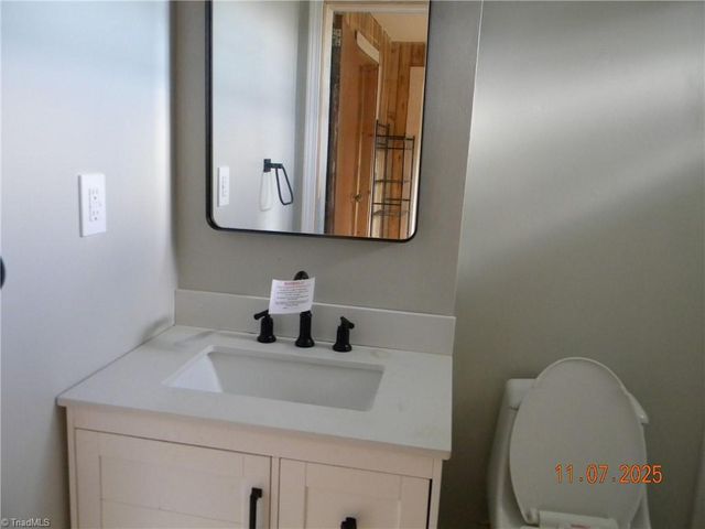 223 Old Wayside Drive, Winston-salem, NC 27107