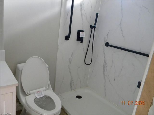 223 Old Wayside Drive, Winston-salem, NC 27107