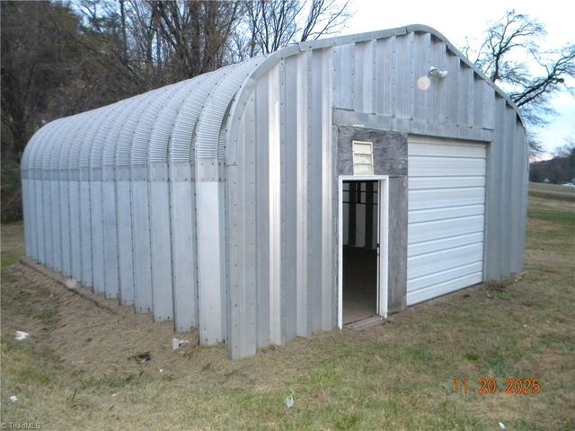 223 Old Wayside Drive, Winston-salem, NC 27107