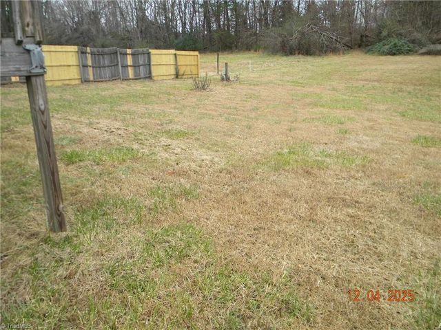 223 Old Wayside Drive, Winston-salem, NC 27107