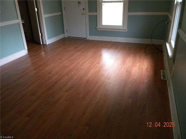 223 Old Wayside Drive, Winston-salem, NC 27107