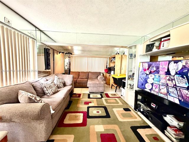 2141 NW 26th Avenue, Fort Lauderdale, FL 33311