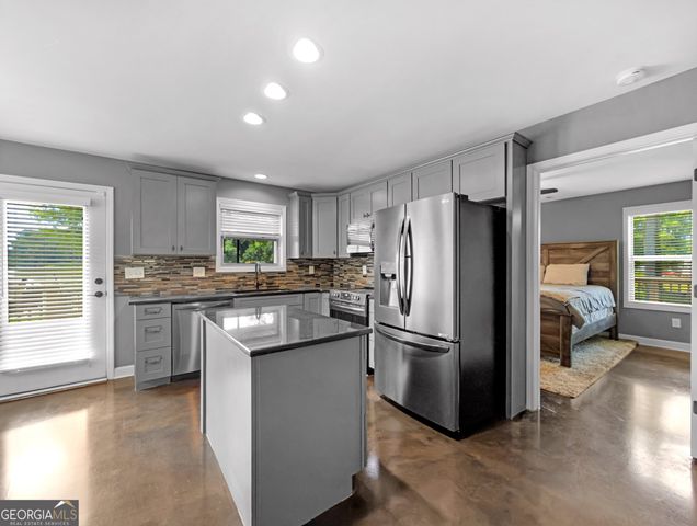 137 D Weavers Lakefront Road, Jackson, GA 30233