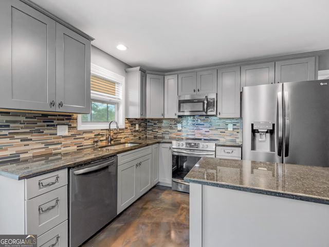 137 D Weavers Lakefront Road, Jackson, GA 30233