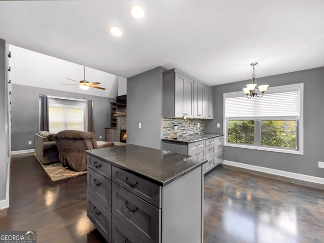 137 D Weavers Lakefront Road, Jackson, GA 30233