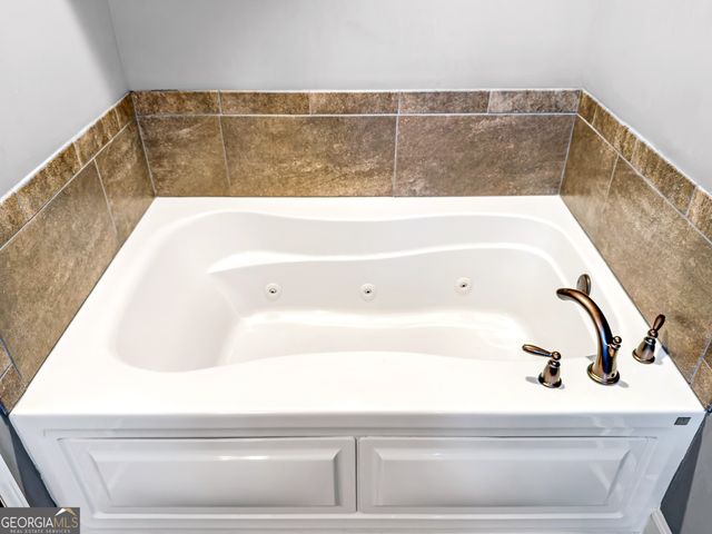 137 D Weavers Lakefront Road, Jackson, GA 30233