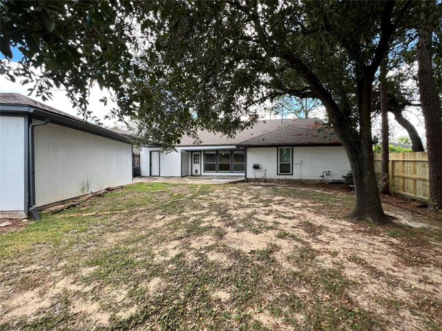 15903 Brookvilla Drive, Houston, TX 77059