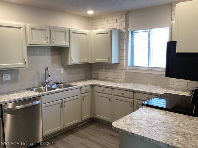 1500 S Albert Pike Avenue 38, Fort Smith, AR 72903