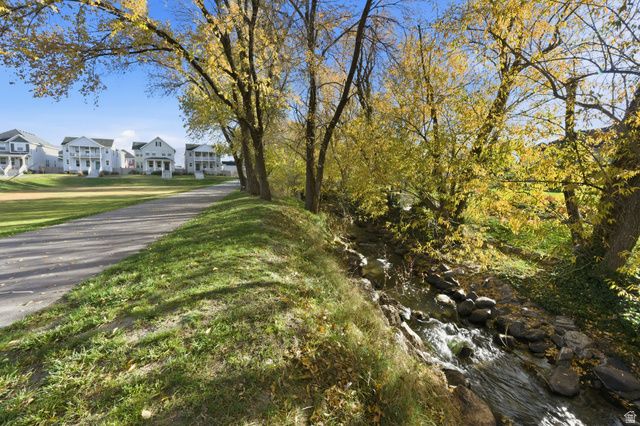 1038 S OLD TOWNE RD, Layton, UT 84041