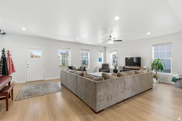 1038 S OLD TOWNE RD, Layton, UT 84041