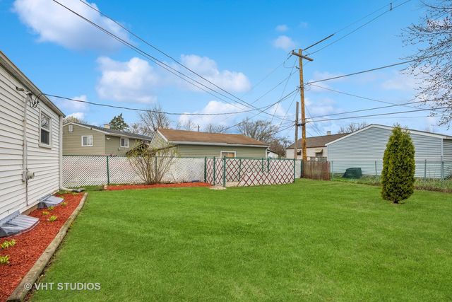 120 Madera Circle, Carpentersville, IL 60110