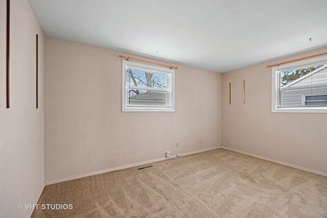 120 Madera Circle, Carpentersville, IL 60110