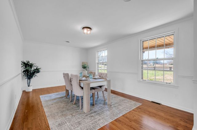 211 W Hills Ter, Dickson, TN 37055