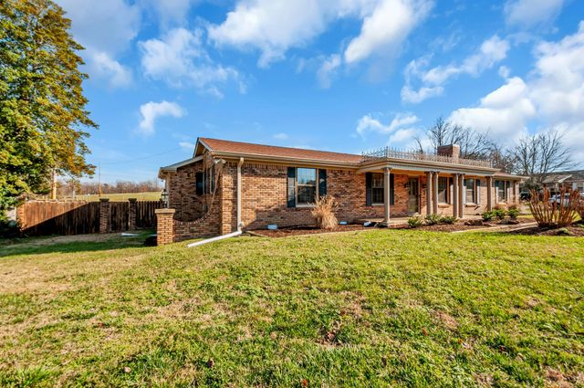 211 W Hills Ter, Dickson, TN 37055