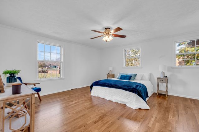 211 W Hills Ter, Dickson, TN 37055