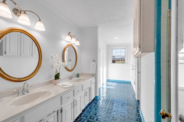 211 W Hills Ter, Dickson, TN 37055