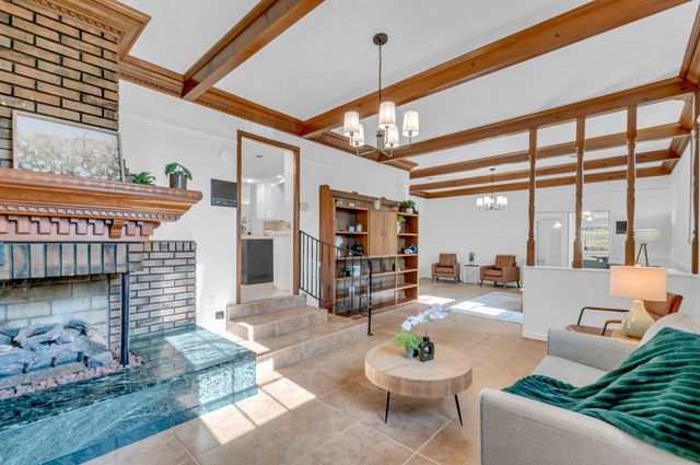 211 W Hills Ter, Dickson, TN 37055