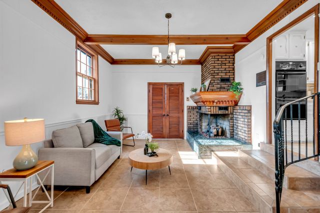 211 W Hills Ter, Dickson, TN 37055