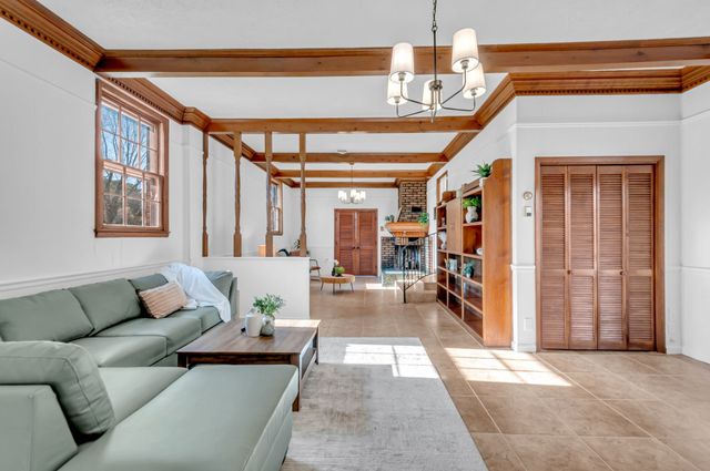 211 W Hills Ter, Dickson, TN 37055