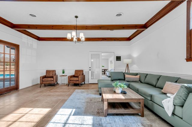 211 W Hills Ter, Dickson, TN 37055