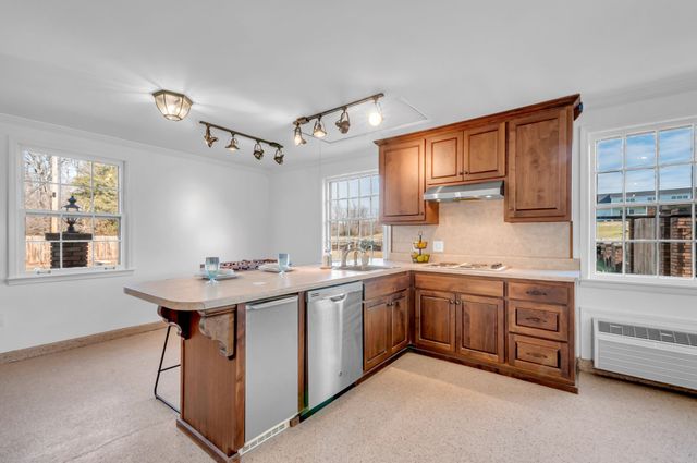 211 W Hills Ter, Dickson, TN 37055