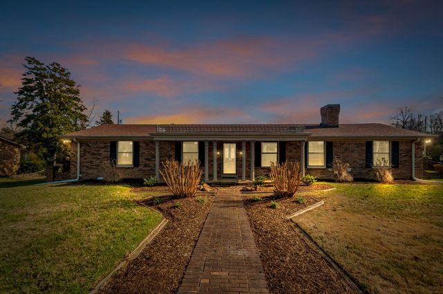 211 W Hills Ter, Dickson, TN 37055