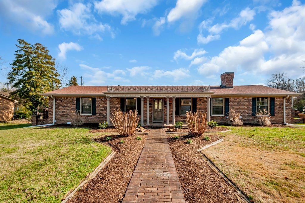 211 W Hills Ter, Dickson, TN 37055