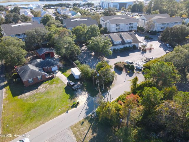 511 W St George Street, Southport, NC 28461