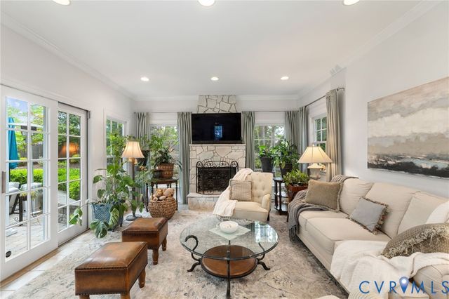 300 Sunset Dr, Richmond, VA 23229