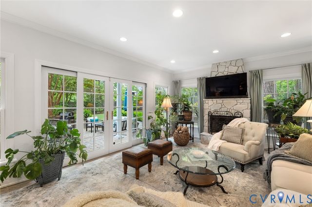 300 Sunset Dr, Richmond, VA 23229