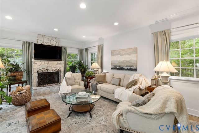 300 Sunset Dr, Richmond, VA 23229