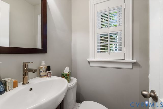 300 Sunset Dr, Richmond, VA 23229