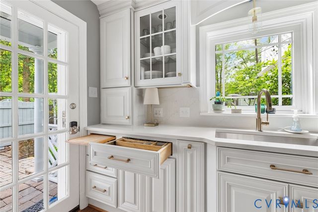 300 Sunset Dr, Richmond, VA 23229