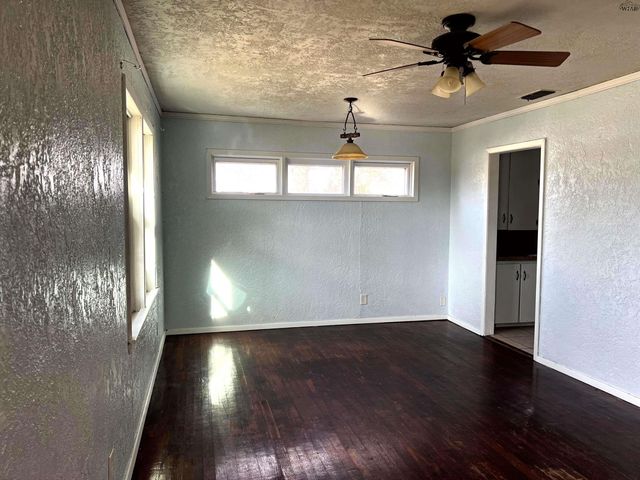 402 S RED RIVER, Henrietta, TX 76365