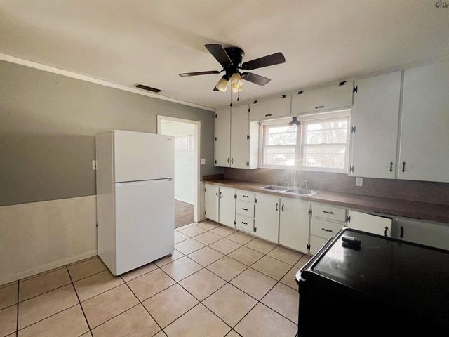 402 S RED RIVER, Henrietta, TX 76365