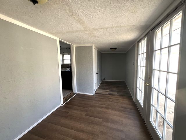 402 S RED RIVER, Henrietta, TX 76365