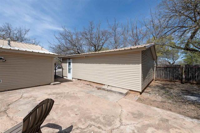 402 S RED RIVER, Henrietta, TX 76365