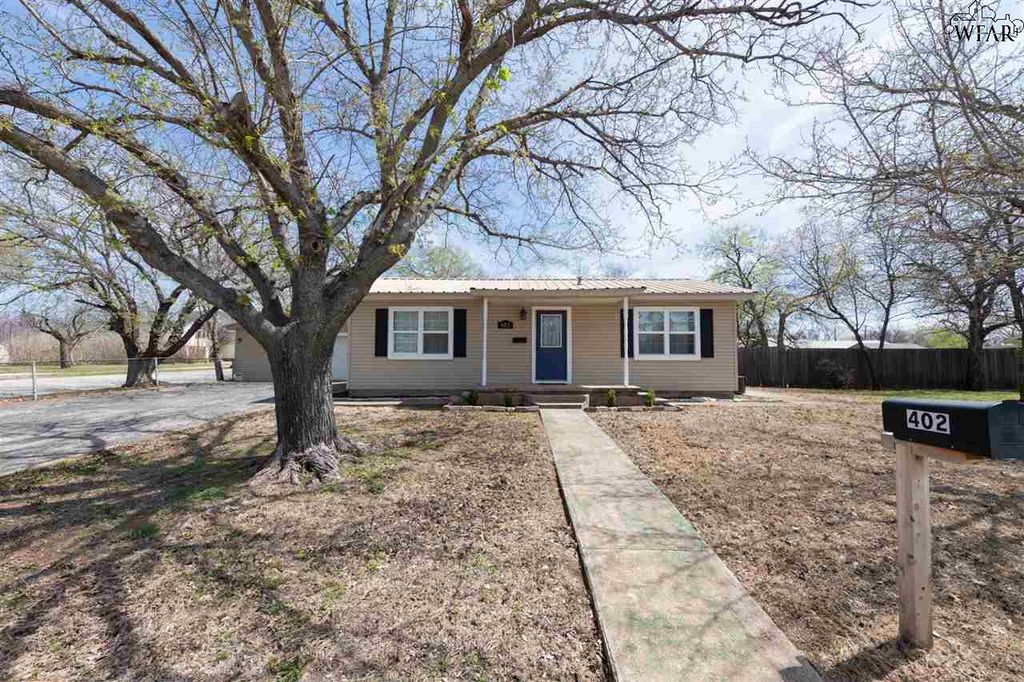 402 S RED RIVER, Henrietta, TX 76365