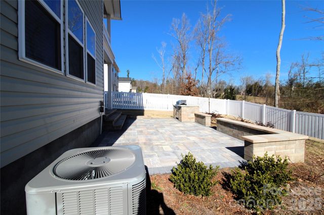 1406 Kings Grove Drive, York, SC 29745