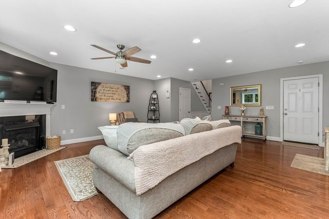 99 Elm St 99, Shrewsbury, MA 01545