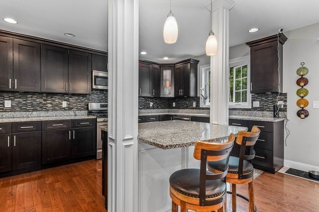 99 Elm St 99, Shrewsbury, MA 01545