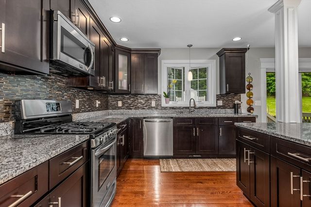 99 Elm St 99, Shrewsbury, MA 01545