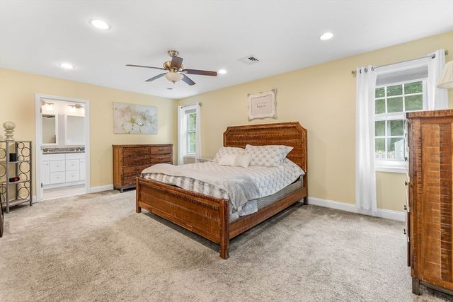 99 Elm St 99, Shrewsbury, MA 01545