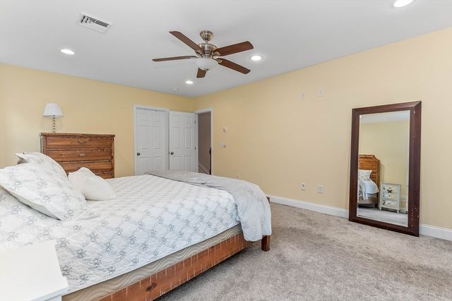 99 Elm St 99, Shrewsbury, MA 01545