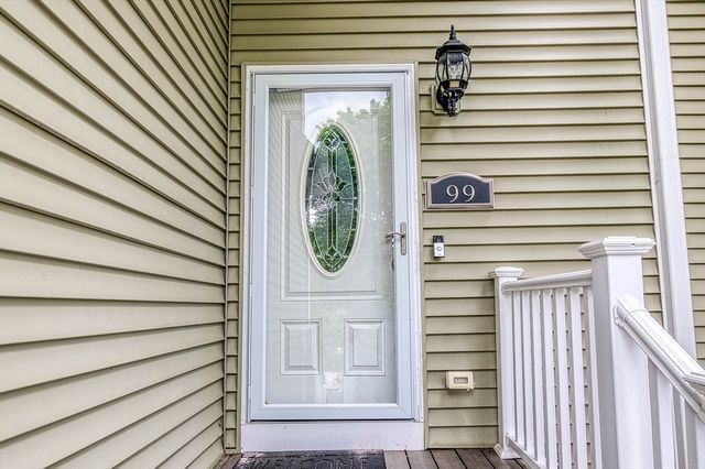99 Elm St 99, Shrewsbury, MA 01545