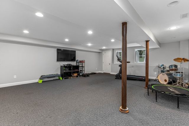 99 Elm St 99, Shrewsbury, MA 01545