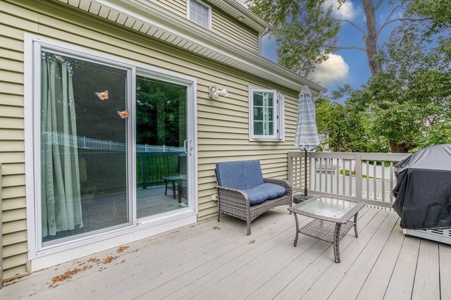 99 Elm St 99, Shrewsbury, MA 01545